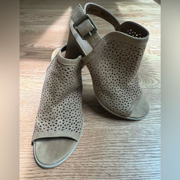 Universal Threads Sandals Sling Back 4-inch Heels Faux Leather Vegan Size 9.5 - Picture 1 of 13